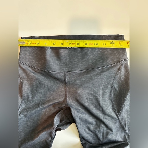 Outdoor Voices Space Dye Warm Up
Cropped Leggings, Charcoal Gray/Black, Size M - Picture 6 of 8